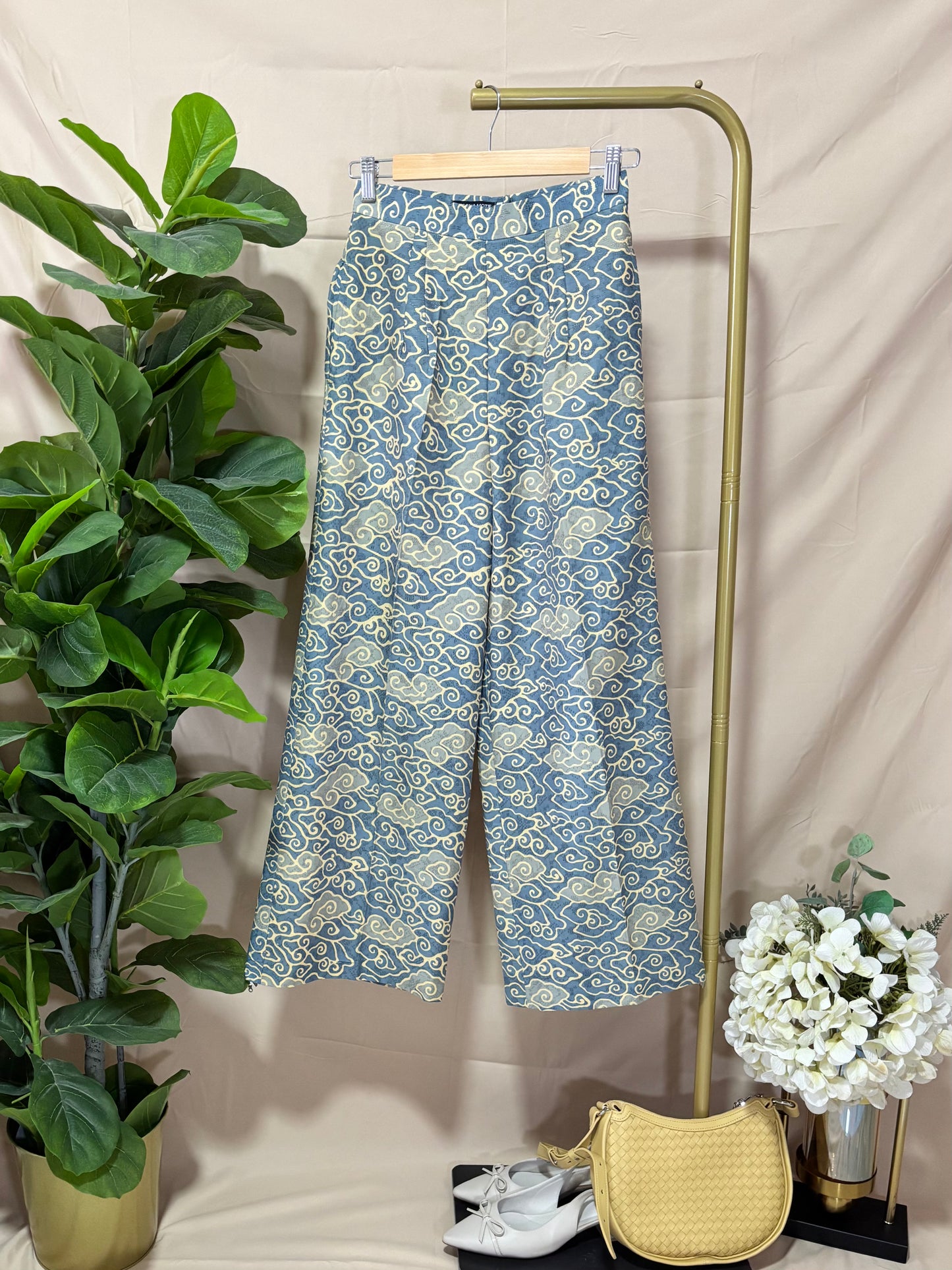 Long Pants- Awan Tenang